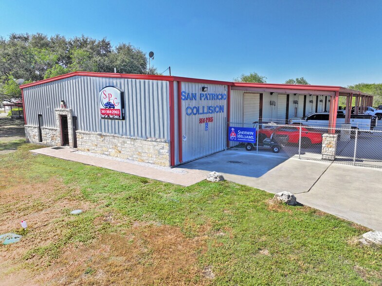 Primary Photo Of 6725 US Highway 77, Sinton Showroom For Sale