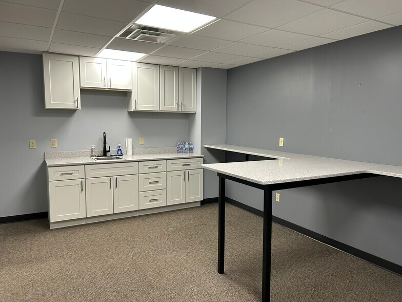 More Photos Of 108 S Minnesota Ave, Saint Peter Storefront Retail Office For Sale