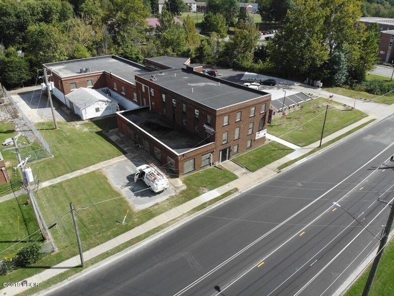 More Photos Of 1051 S Wall St, Carbondale Flex For Sale