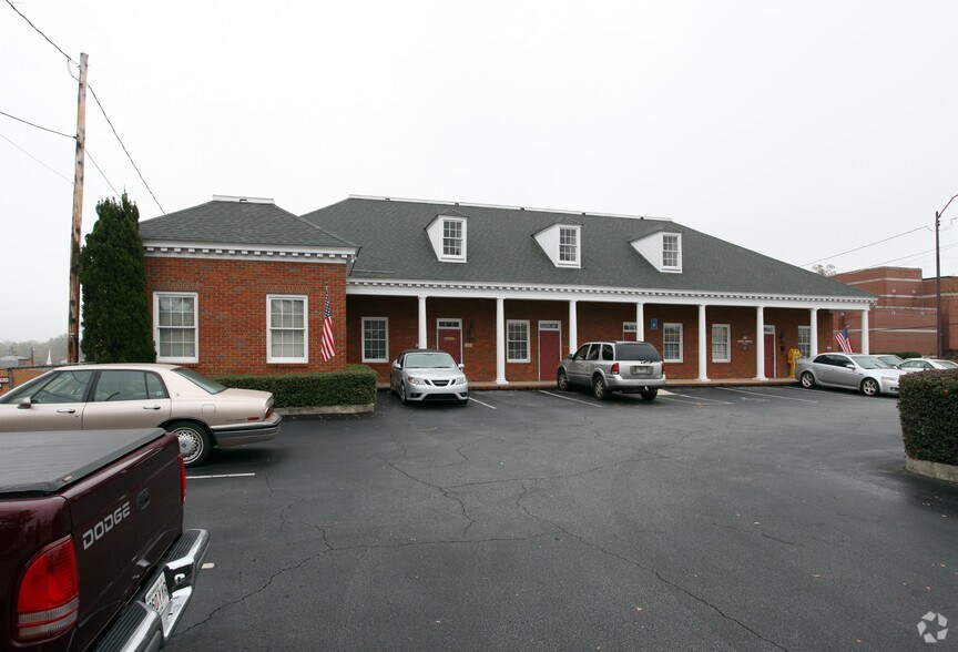 More Photos Of 203-207 E Taylor St, Griffin Office For Lease