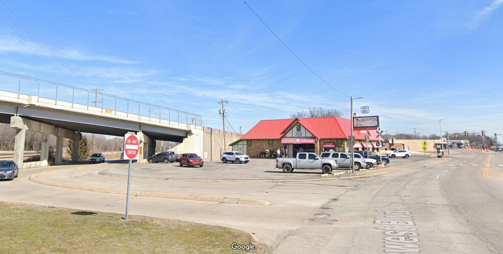 More Photos Of 4070 Southwest Blvd, Tulsa Restaurant For Sale