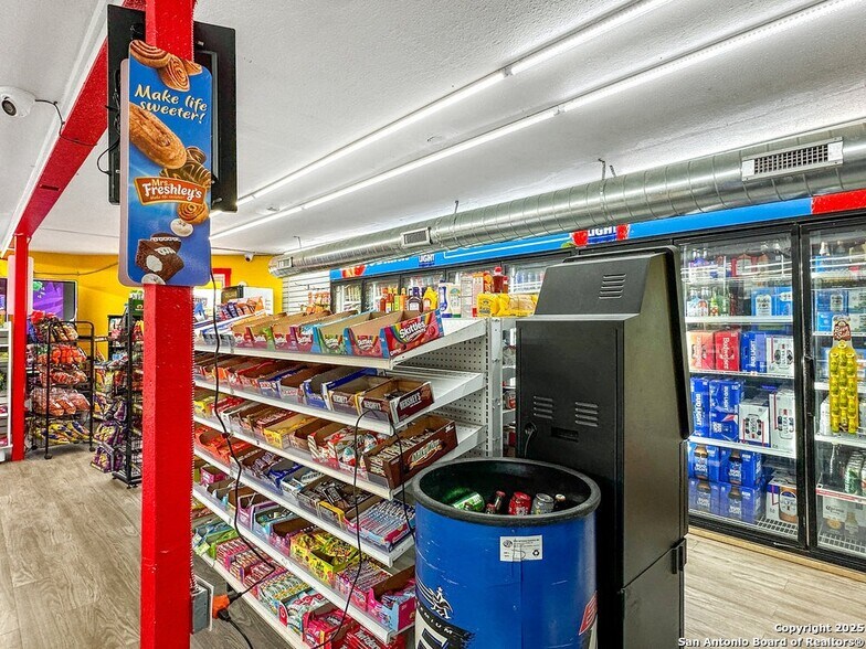 More Photos Of 702 Avenue H, Poteet Freestanding For Sale