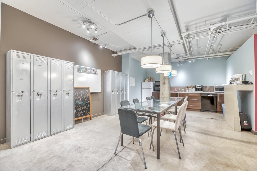 More Photos Of 902 9th Ave SW, Calgary Medical For Sale