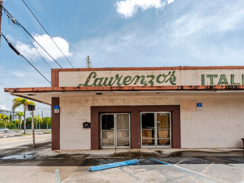 More Photos Of 16385 W Dixie Hwy, North Miami Beach Freestanding For Sale