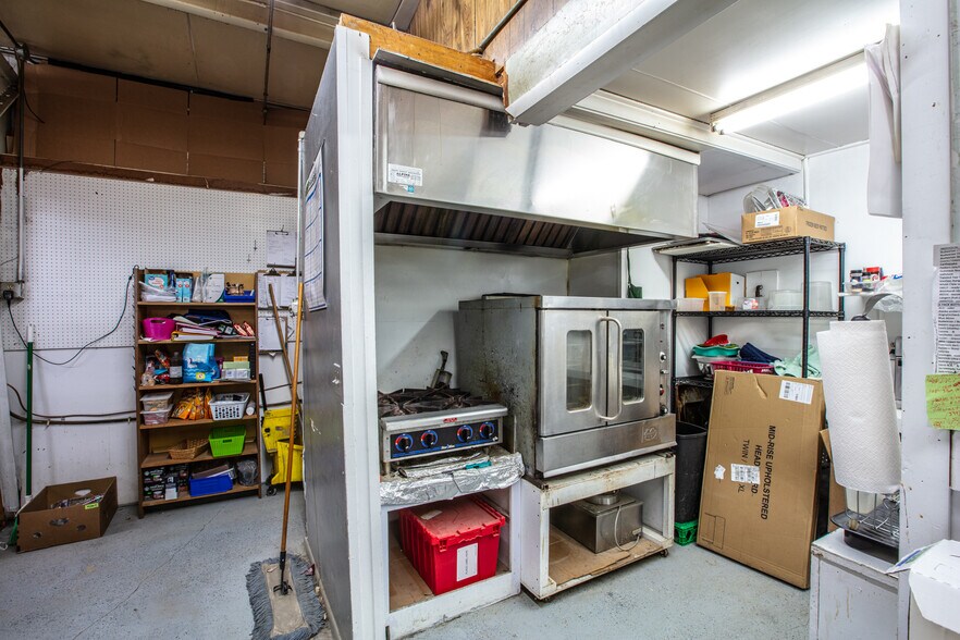 More Photos Of 118 4th ave, Clark Fork Supermarket For Sale