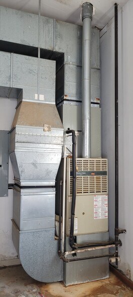 More Photos Of 1300 N Reed Station Rd, Carbondale Industrial For Sale