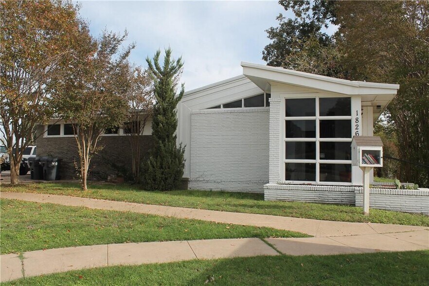 More Photos Of 1826 Morrow Ave, Waco Freestanding For Sale