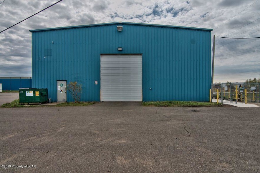More Photos Of 220 Oak Hill Rd, Mountain Top Distribution For Sale