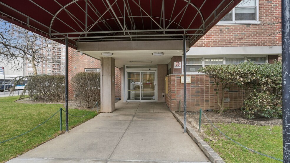 More Photos Of 7031 108th St, Forest Hills Apartments For Lease