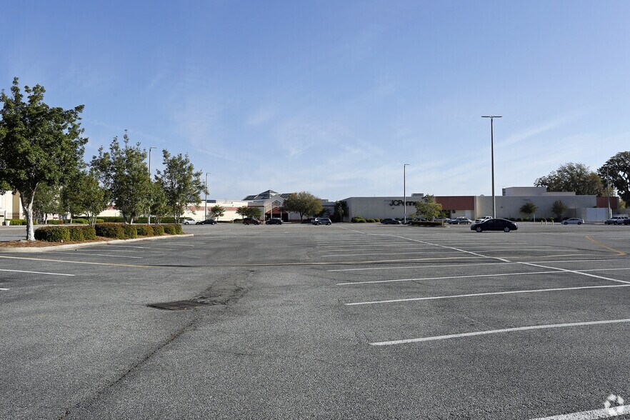 More Photos Of 7804 Abercorn St, Savannah Unknown For Lease