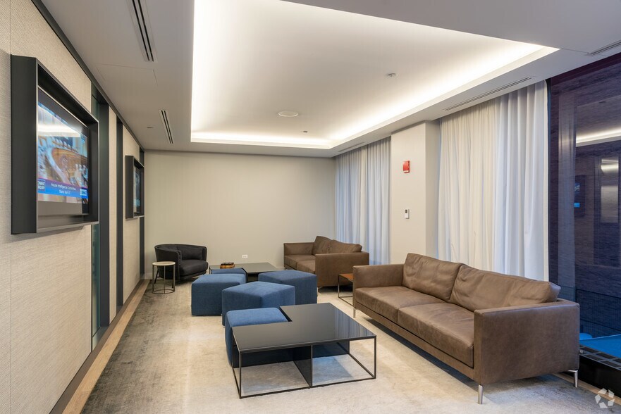 More Photos Of 333 S Wabash Ave, Chicago Office For Lease