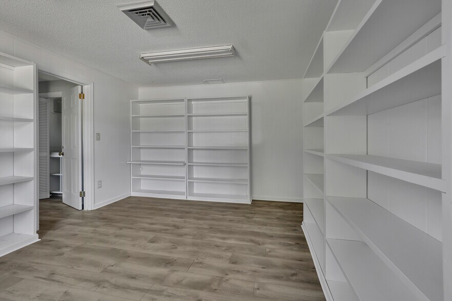 More Photos Of 107 Main St, Hebron Medical For Sale