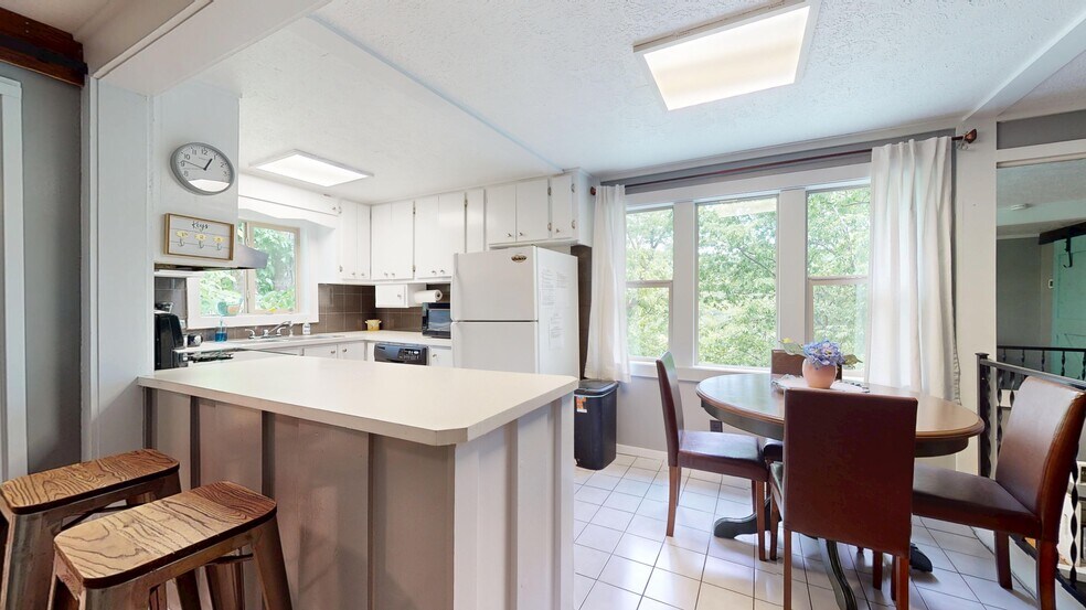 More Photos Of 8045 Sarah Thomas Rd, Silver Point Specialty For Sale