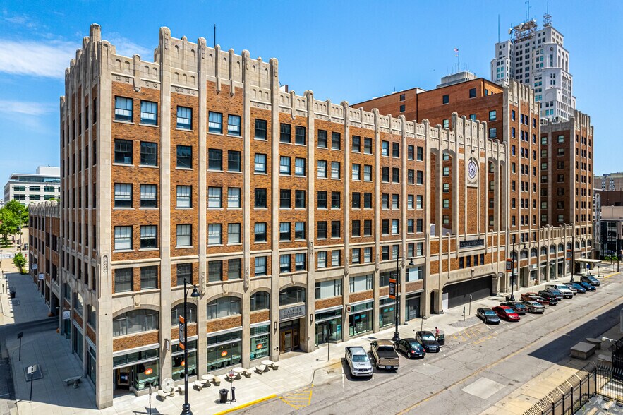 More Photos Of 921-939 McGee St, Kansas City Storefront Retail Office For Lease