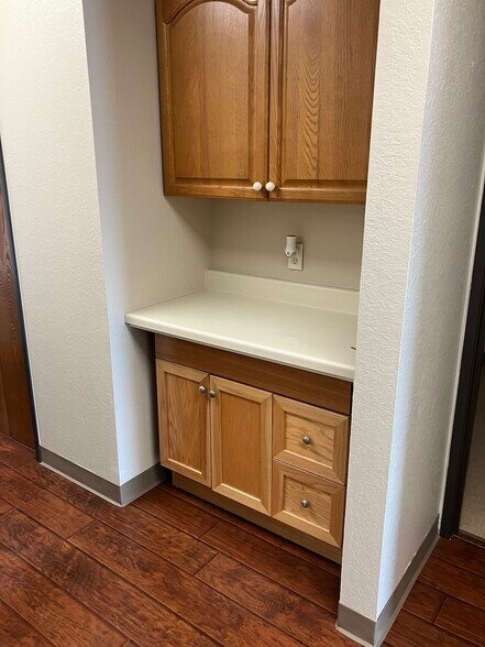 More Photos Of 8401 Gateway Ter, Oklahoma City Warehouse For Lease