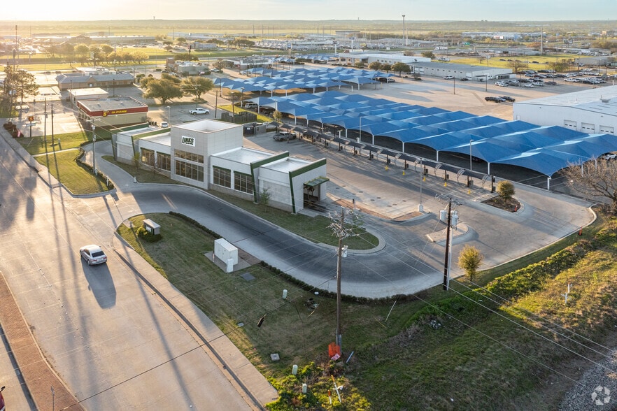 More Photos Of 820 NE Alsbury Blvd, Burleson Carwash For Sale
