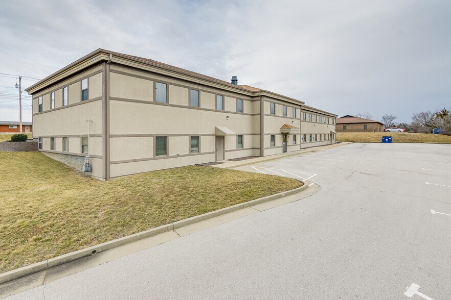 More Photos Of 2023 St. Mary's Blvd, Jefferson City Medical For Sale