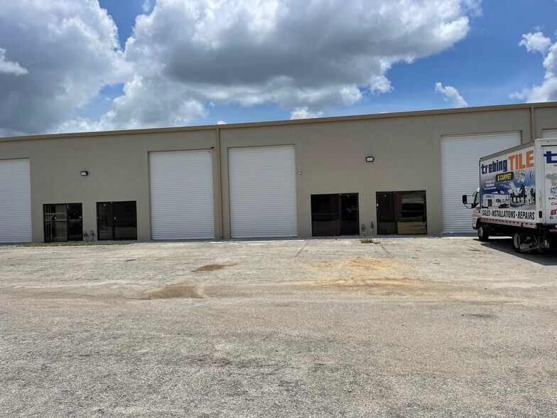 More Photos Of 908 NE 24th Ln, Cape Coral Warehouse For Lease