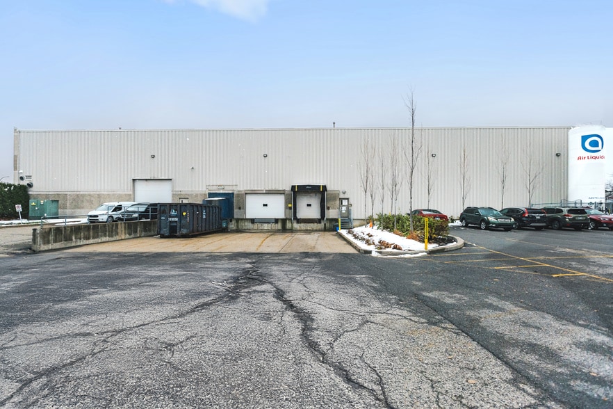 More Photos Of 16715 Boul Hymus, Kirkland Warehouse For Sale