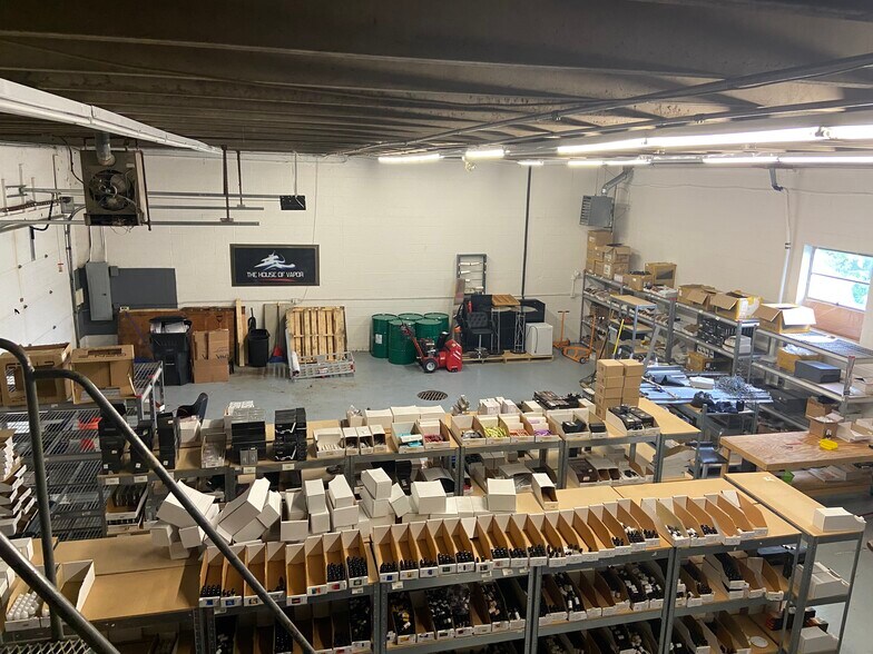 More Photos Of 1565 Kenmore Ave, Kenmore Showroom For Lease