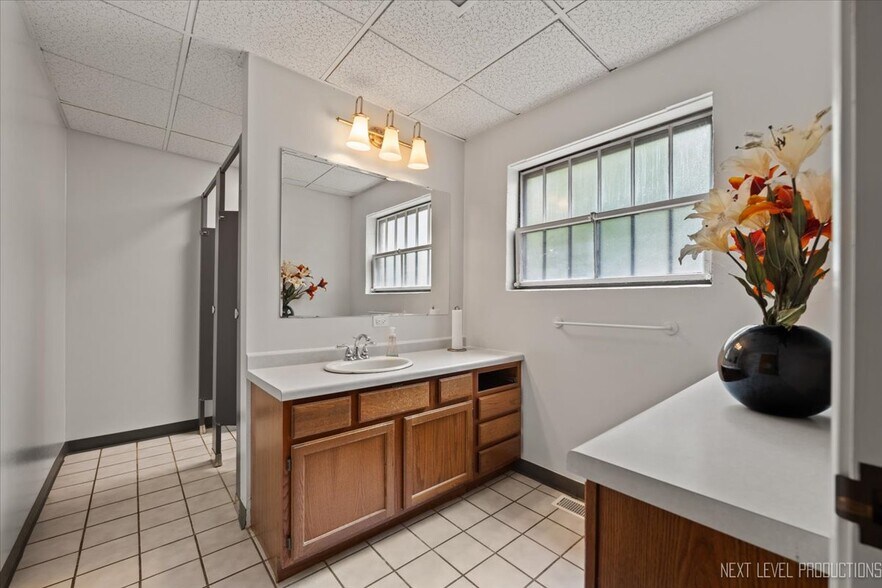 More Photos Of 422 E State St, Geneva Office For Sale