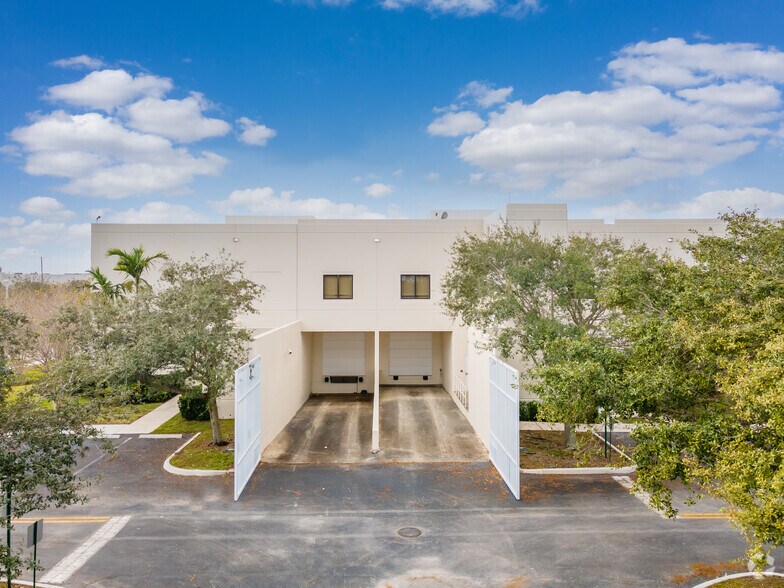 More Photos Of 5870 N Hiatus Rd, Tamarac Unknown For Lease