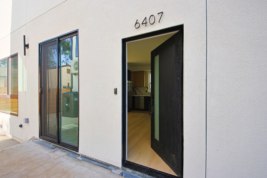 More Photos Of 6401 Odessa Ave, Lake Balboa Multifamily For Sale