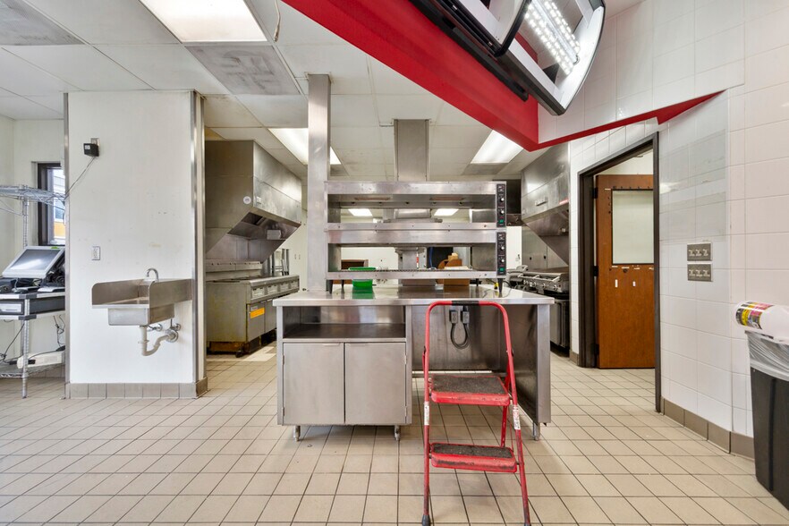 More Photos Of 101 W Lind St, Mankato Fast Food For Sale