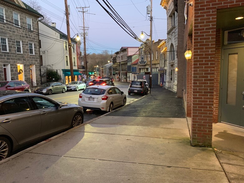 More Photos Of 8155-8167 Main St, Ellicott City Storefront Retail Office For Lease