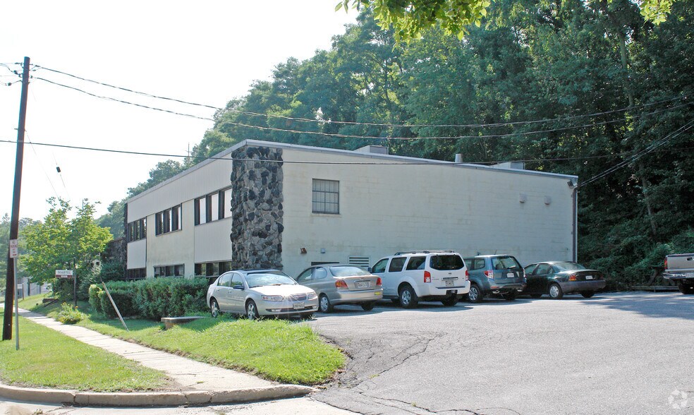 More Photos Of 1025 Cromwell Bridge Rd, Towson Flex For Sale