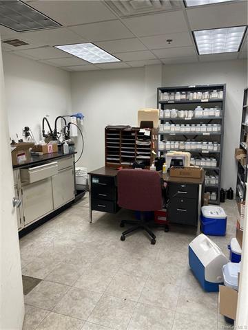 More Photos Of 37 Ramland Rd, Orangeburg Office For Lease