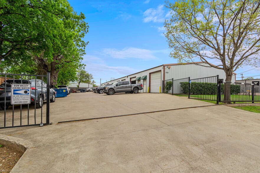 More Photos Of 5012 Kaltenbrun Rd, Fort Worth Warehouse For Lease