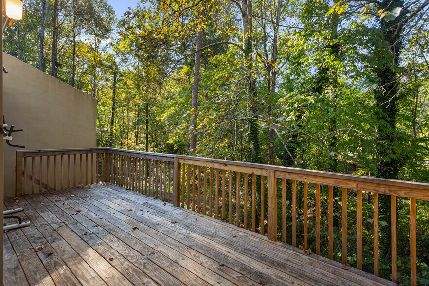 More Photos Of 400 Foxfire Ct, Seneca Apartments For Sale