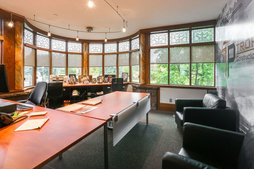 More Photos Of 4588 S Park Ave, Hamburg Office Residential For Sale