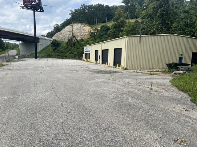 More Photos Of 1000 Kramer St, South Charleston Service For Lease