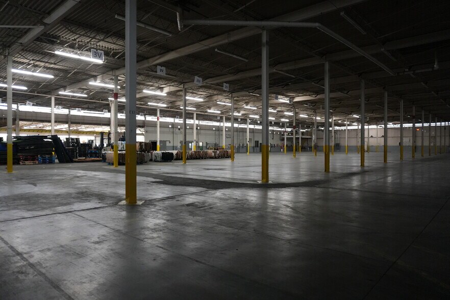 More Photos Of 2301 Virginia Ave, Culloden Warehouse For Lease