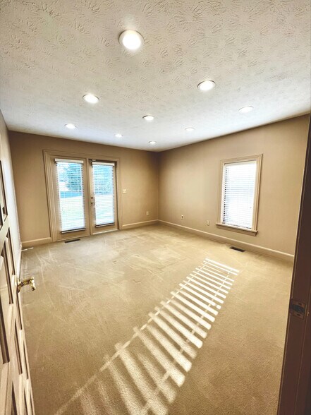 More Photos Of 431-433 Windsor Park Dr, Dayton Office For Lease