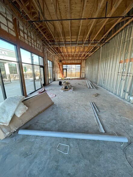 More Photos Of 3021 Stelfox St, Charlotte General Retail For Lease