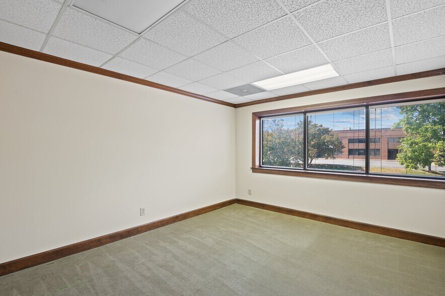 More Photos Of 350 Crompton St, Charlotte Industrial For Sale