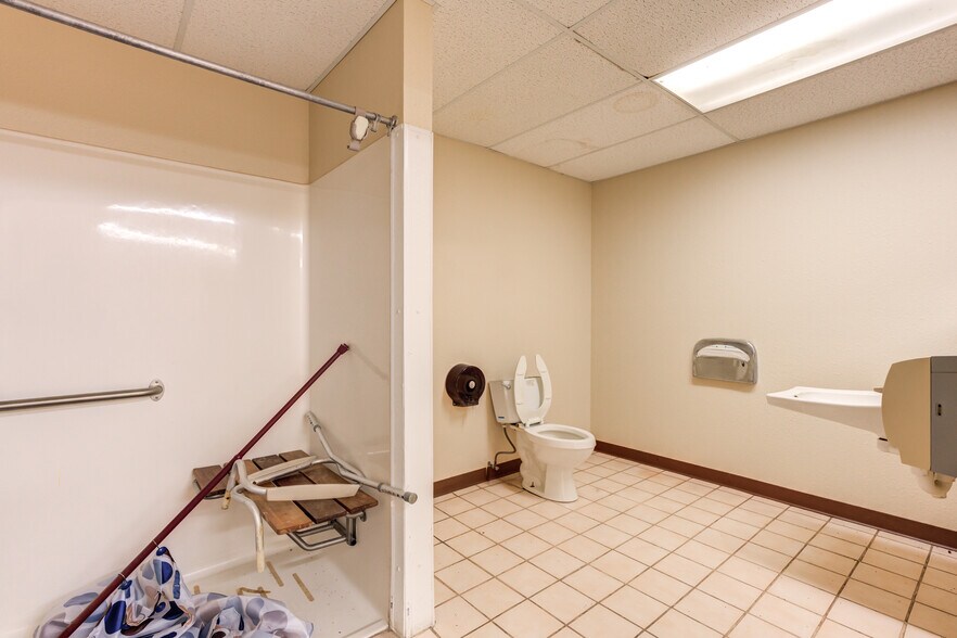 More Photos Of 3802-3806 Interstate 27, Lubbock Office For Sale