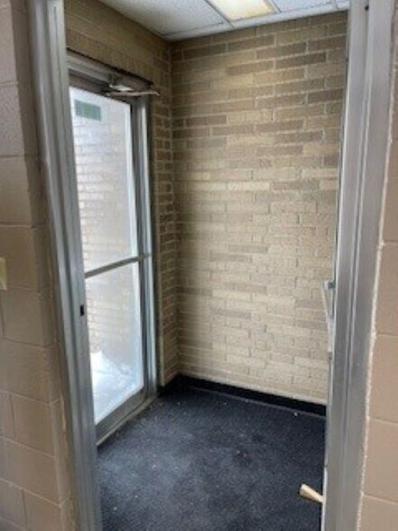 More Photos Of 126 S 4th St, Dekalb Office For Lease