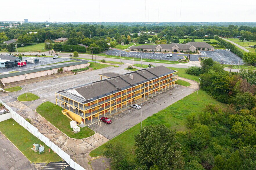 More Photos Of 1400 NE 63rd St, Oklahoma City Hotel For Sale