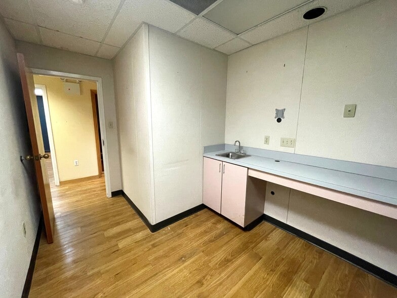 More Photos Of 333 N Oxford Valley Rd, Fairless Hills Medical For Sale