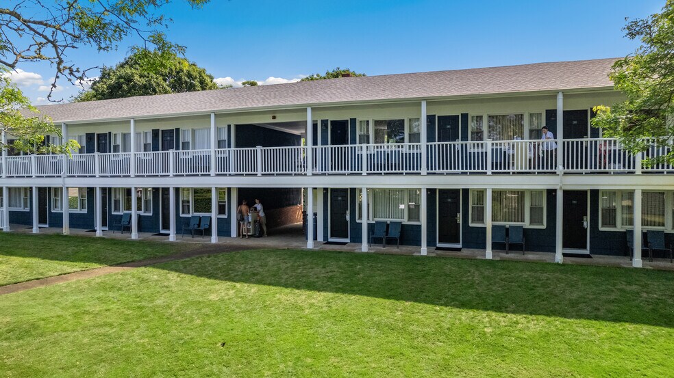 More Photos Of 105 Bradford Street Ext, Provincetown Hotel For Sale