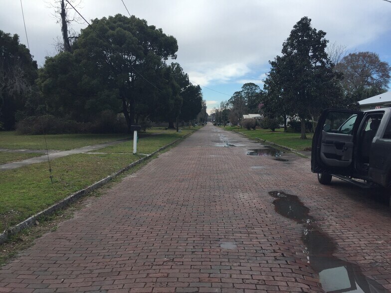 More Photos Of 238 E Washington St, Starke Distribution For Sale