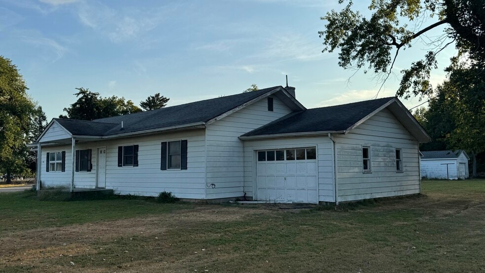 More Photos Of 1950 N Illinois Ave, Carbondale Apartments For Sale