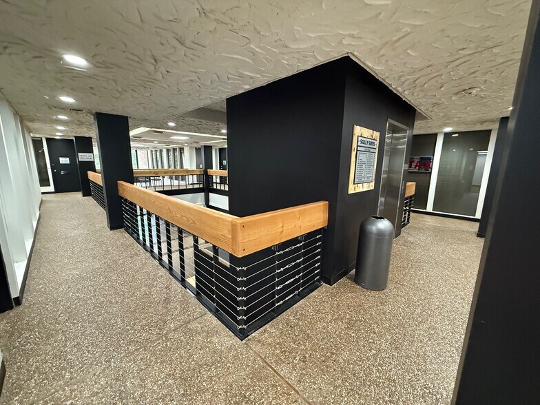 More Photos Of 3015 E Skelly Dr, Tulsa Medical For Lease