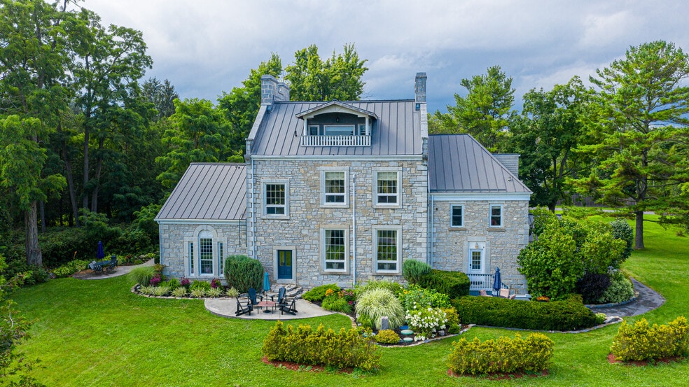 More Photos Of 8 Starr Pl, Kingston Hospitality For Sale