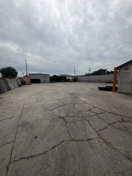More Photos Of 10986 Vulcan St, South Gate Contractor Storage Yard For Sale