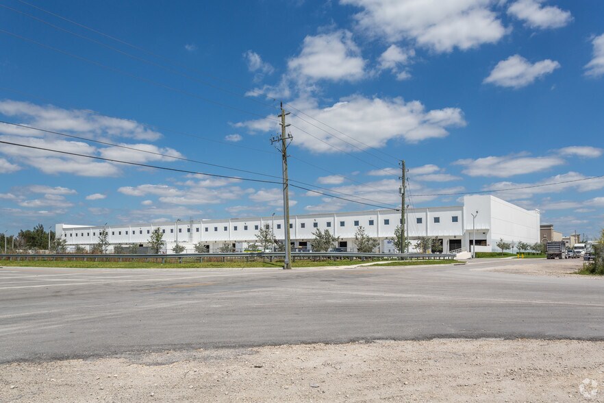 More Photos Of 12950 NW 17th St, Miami Warehouse For Lease